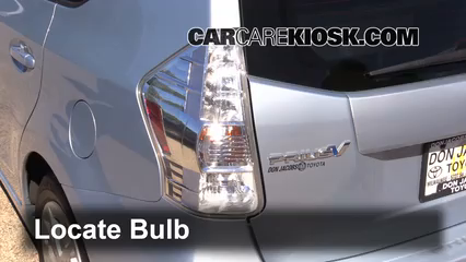2012 Toyota Prius V 1.8L 4 Cyl. Éclairage Feu clignotant arrière (remplacer l'ampoule)