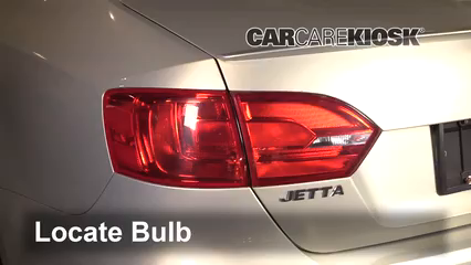 2012 Volkswagen Jetta TDI 2.0L 4 Cyl. Turbo Diesel Sedan Éclairage Feux de marche arrière (remplacer une ampoule)