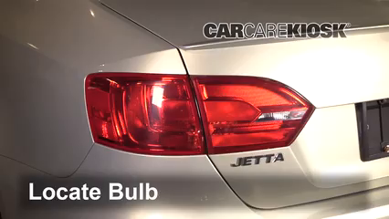2012 Volkswagen Jetta TDI 2.0L 4 Cyl. Turbo Diesel Sedan Éclairage Feu clignotant arrière (remplacer l'ampoule)