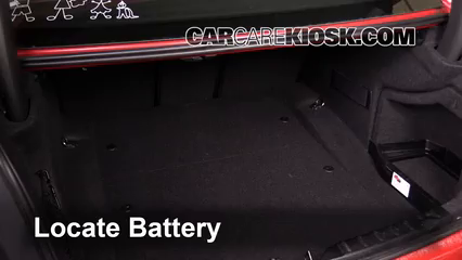 2013 BMW 335i xDrive 3.0L 6 Cyl. Turbo Sedan Batería Limpiar batería y terminales