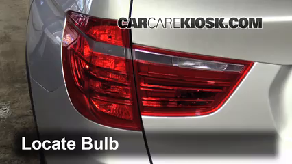 2013 BMW X3 xDrive28i 2.0L 4 Cyl. Turbo Éclairage Feux de marche arrière (remplacer une ampoule)