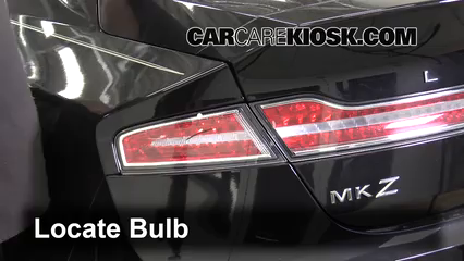 2013 Lincoln MKZ 2.0L 4 Cyl. Turbo Éclairage Feu clignotant arrière (remplacer l'ampoule)