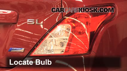 2013 Nissan Versa 1.6 SL 1.6L 4 Cyl. Luces Luz de giro trasera (reemplazar foco)