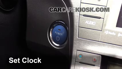 2013 Toyota Prius Plug-In 1.8L 4 Cyl. Horloge Régler l'horloge