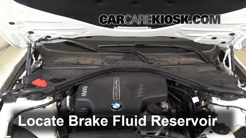 Comment Ajouter du Liquide de Frein: 2014 BMW 320i 2.0L 4 Cyl. Turbo