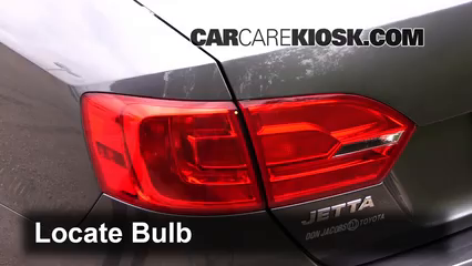 2014 Volkswagen Jetta SE 1.8L 4 Cyl. Turbo Sedan (4 Door) Éclairage Feux de marche arrière (remplacer une ampoule)