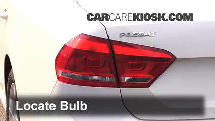 2014 Volkswagen Passat SEL Premium 1.8L 4 Cyl. Sedan (4 Door) Luces Luz de giro trasera (reemplazar foco)