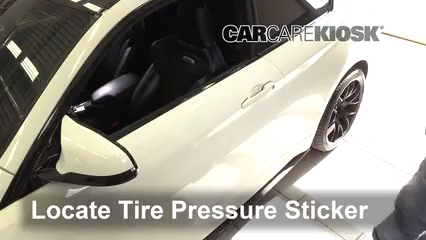 2015 BMW M4 3.0L 6 Cyl. Turbo Coupe Neumáticos y ruedas Controlar presión de neumáticos