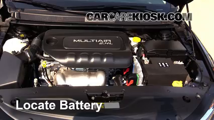 2015 Chrysler 200 Limited 2.4L 4 Cyl. Sedan (4 Door) Batterie Nettoyer la batterie et les cosses