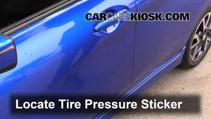 2015 Nissan Versa Note S 1.6L 4 Cyl. Neumáticos y ruedas Controlar presión de neumáticos
