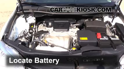 2015 Toyota Camry XLE 2.5L 4 Cyl. Batería Limpiar batería y terminales