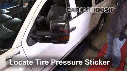 2016 GMC Sierra 1500 SLT 6.2L V8 Crew Cab Pickup Neumáticos y ruedas Controlar presión de neumáticos