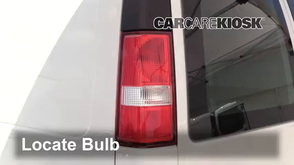 2017 GMC Savana 2500 4.8L V8 FlexFuel Extended Cargo Van Éclairage Feux de marche arrière (remplacer une ampoule)