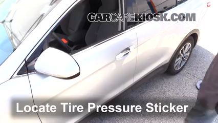 2017 Hyundai Santa Fe SE 3.3L V6 Tires & Wheels Check Tire Pressure