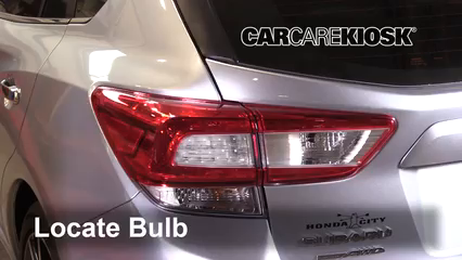 2017 Subaru Impreza Limited 2.0L 4 Cyl. Hatchback Luces Luz de reversa (reemplazar foco)