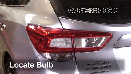 2017 Subaru Impreza Limited 2.0L 4 Cyl. Hatchback Éclairage Feu clignotant arrière (remplacer l'ampoule)