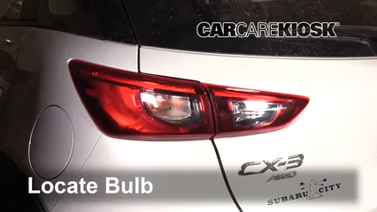 2018 Mazda CX-3 Grand Touring 2.0L 4 Cyl. Éclairage Feux de marche arrière (remplacer une ampoule)