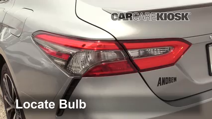 2018 Toyota Camry SE 2.5L 4 Cyl. Éclairage Feux de marche arrière (remplacer une ampoule)