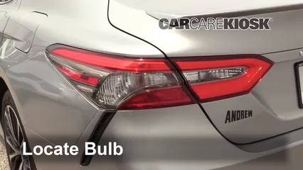 2018 Toyota Camry SE 2.5L 4 Cyl. Luces Luz de giro trasera (reemplazar foco)