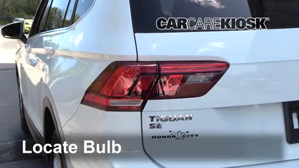 2018 Volkswagen Tiguan SE 2.0L 4 Cyl. Turbo Éclairage Feux de marche arrière (remplacer une ampoule)