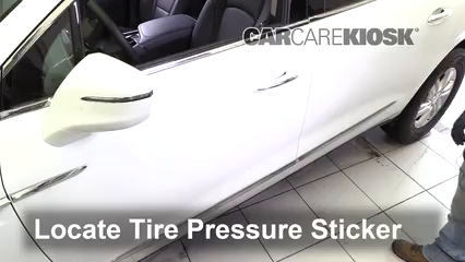 2019 Buick Enclave Premium 3.6L V6 Pneus et roues Vérifier la pression des pneus